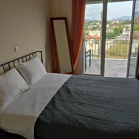 Dom wakacyjny With View Poullakidha